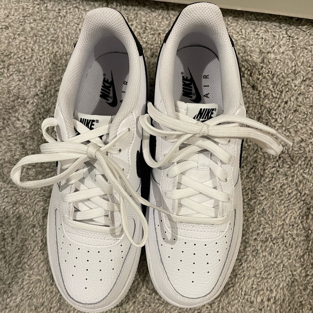 Nike Air Force 1’s black and white - Picture 3 of 5